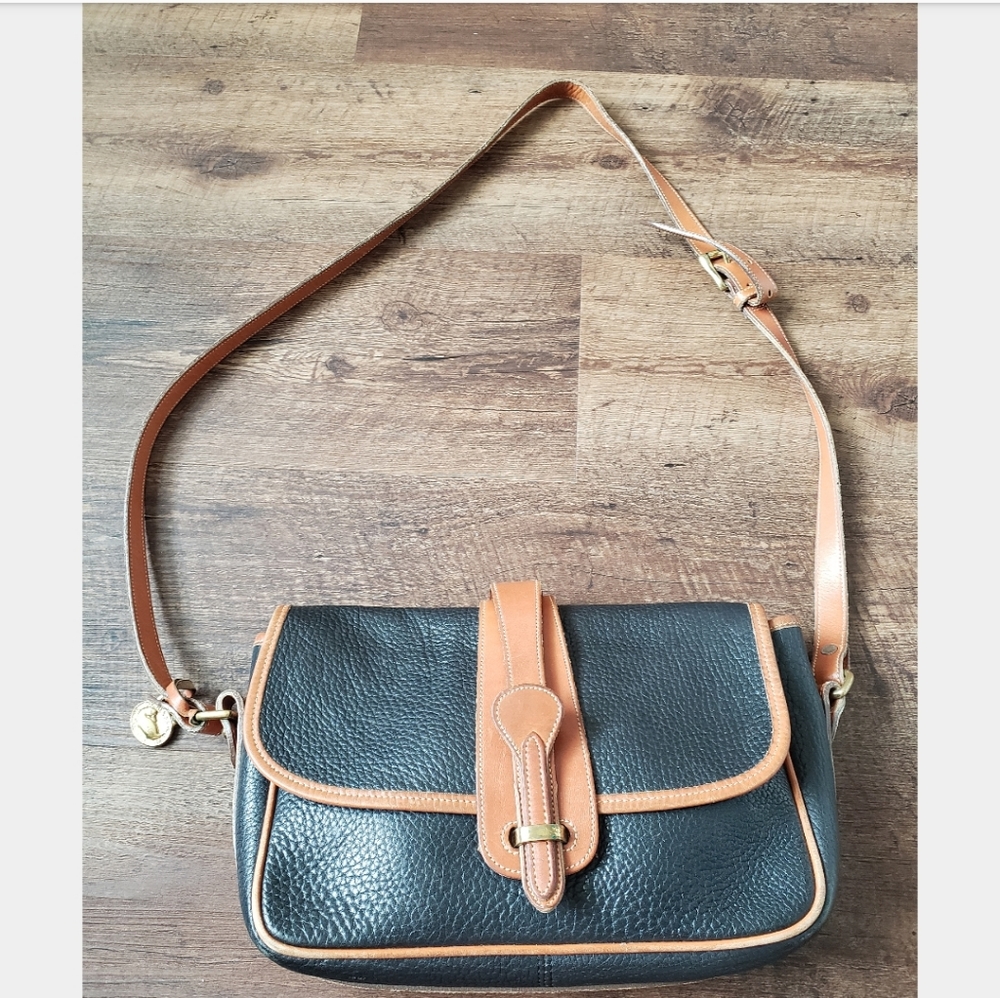 Vintage Dooney & Bourke. Crossbody.Black/chesnut.
